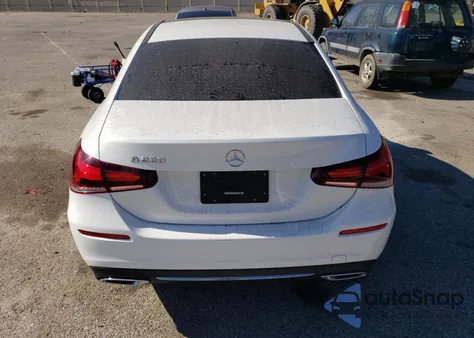 2021 Mercedes-Benz A 220 z USA, uszkodzony, nr VIN W1K3G4EB5MJ287352